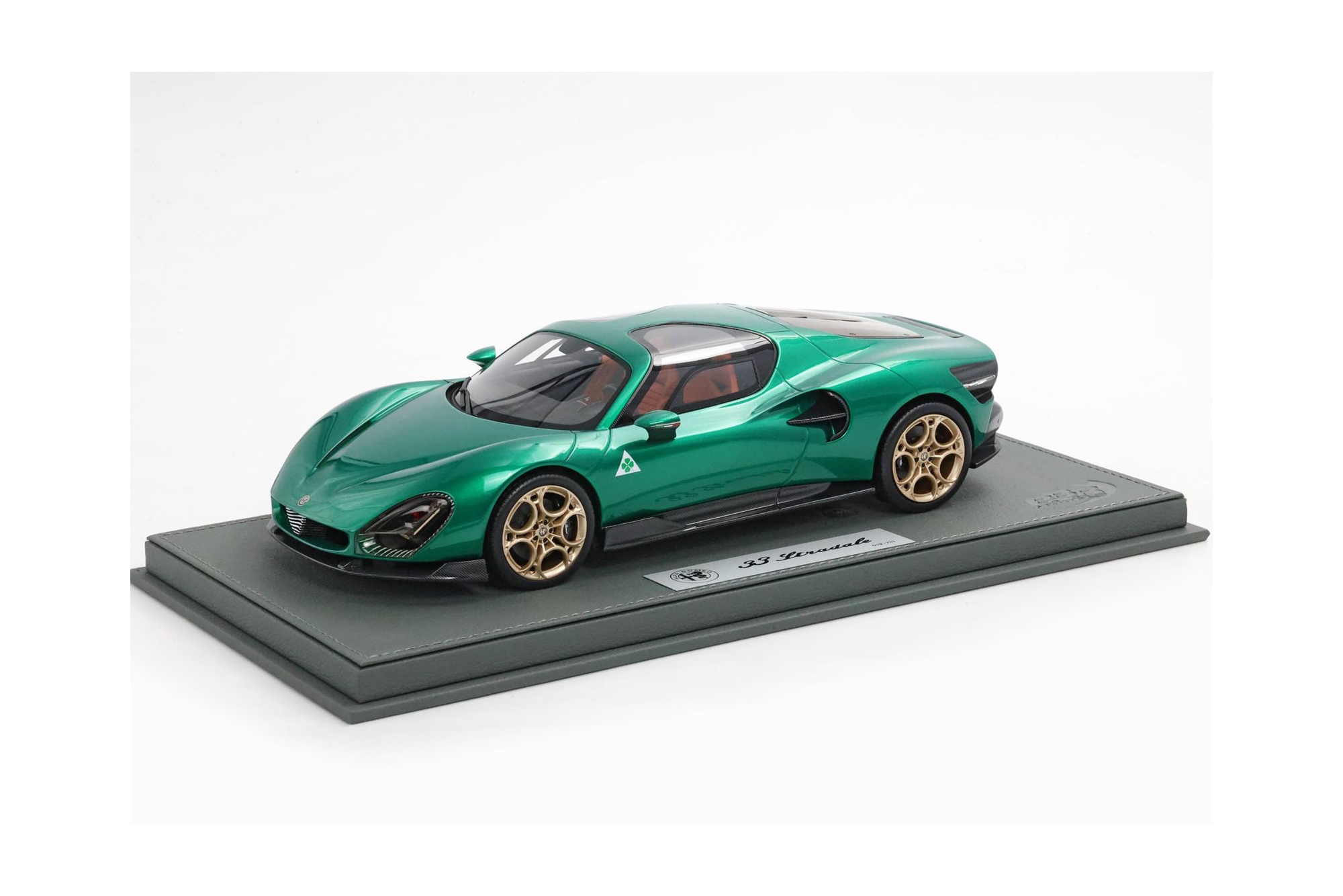 ALFA ROMEO 33 STRADALE VERDE MONTREAL / АЛЬФА РОМЕО 33 СТРАДАЛЕ МОНТРЕАЛ 1:18 ЗЕЛЕНЫЙ