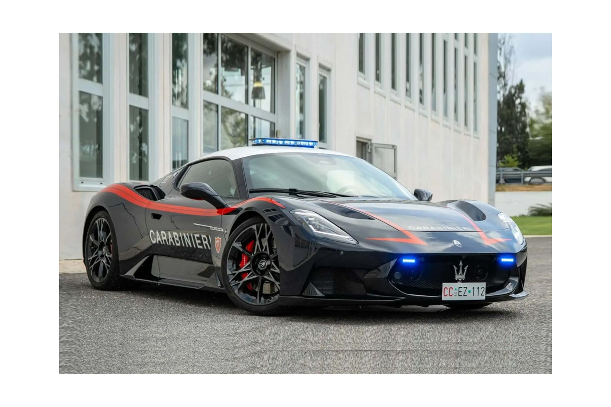 MASERATI MCPURA CARABINIERI / МАЗЕРАТИ МКПУРА КАРАБИНИЕРИ 1:18
