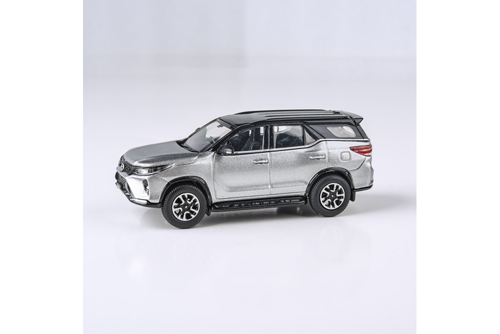 TOYOTA FORTUNER 2023 ПРАВОРУЛЬНЫЙ / ТОЙОТА ФОРТУНЕР СЕРЕБРИСТЫЙ