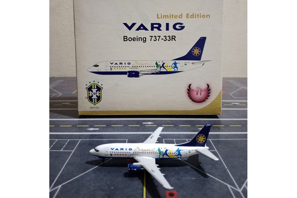 BOEING B 737-36Q VARIG PP-VPY 2006 FOOTBALL (SOCCER) COLORS (ДЛИНА 8,31 СМ)