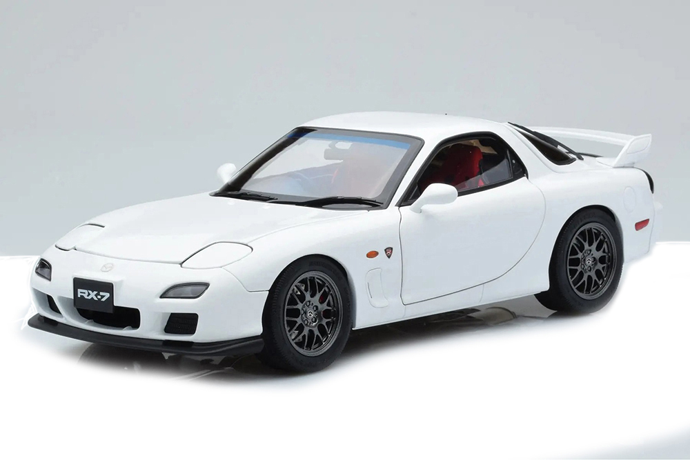 MAZDA RX7 SPIRIT R 2002 WHITE / МАЗДА РХ7 БЕЛЫЙ (С ДВИГАТЕЛЕМ)