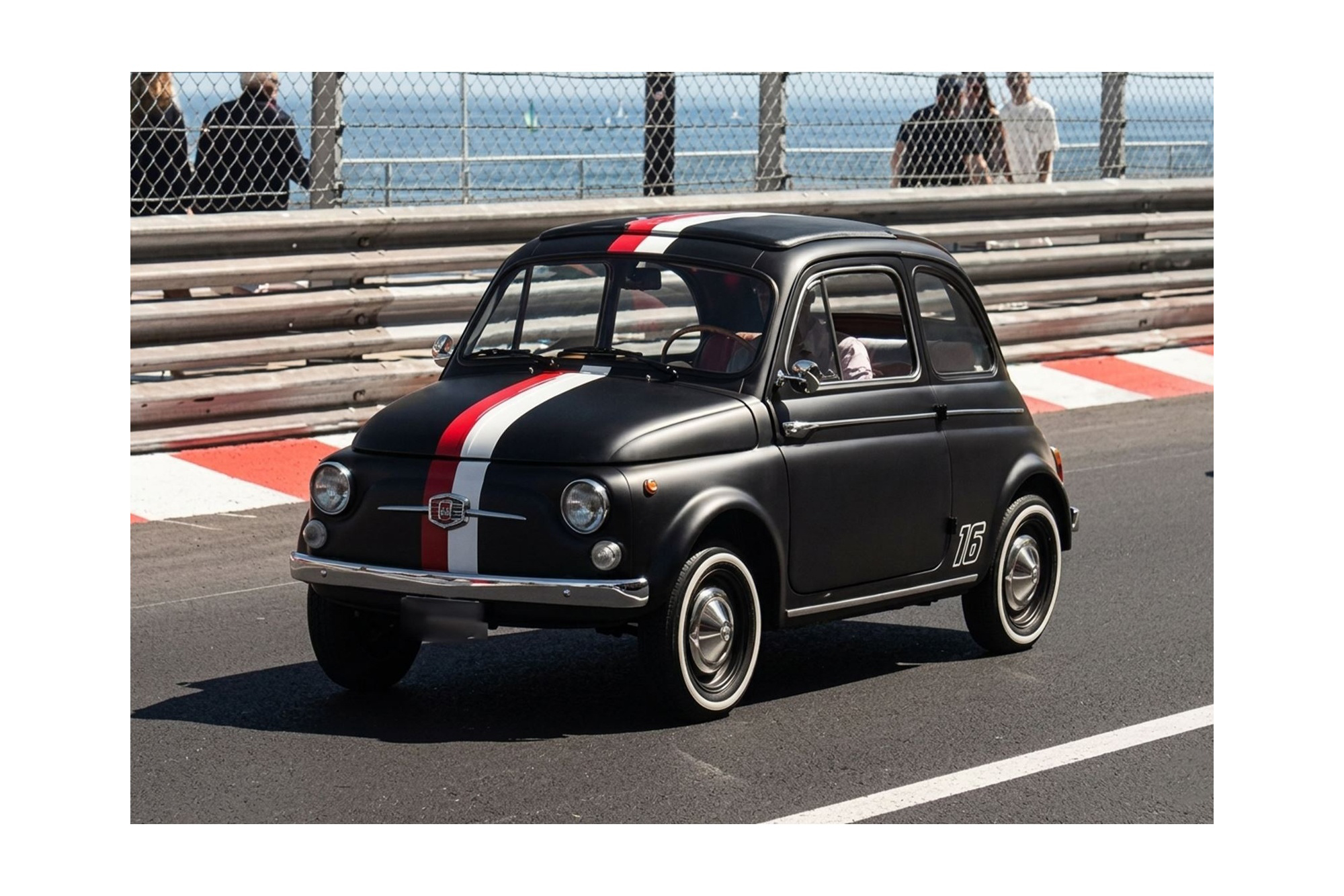 FIAT 500 D MATT BLACK WITH STRIPE AND #16 / ФИАТ 500 Д МАТТ ПОЛОСА #16 1:18 ЧЕРНЫЙ