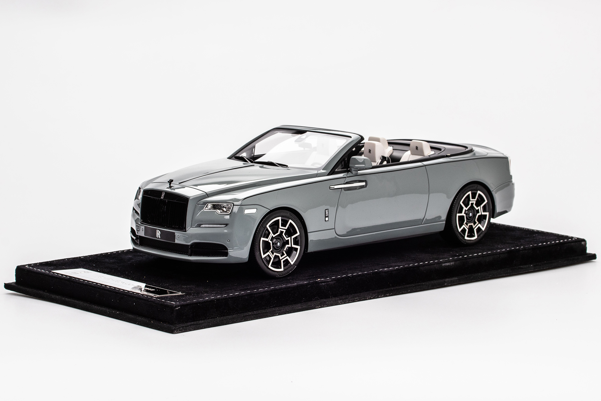 ROLLS-ROYCE DAWN 2026 LIGHT GRAY / РОЛЛС РОЙС ДОУН СВЕТЛО СЕРЫЙ (С БОКСОМ ЛИМИТ 15/25)