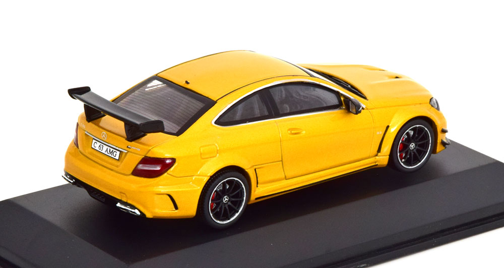 Mercedes Coupe AMG 63 Yellow