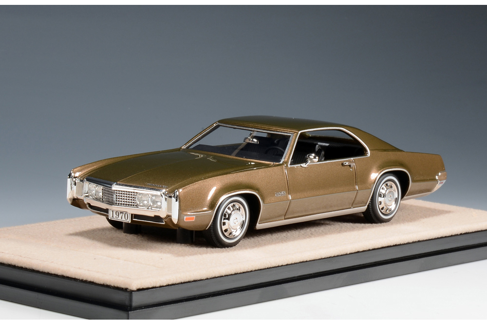 OLDSMOBILE TORNADO GT 1970 CINNAMON BRONZE