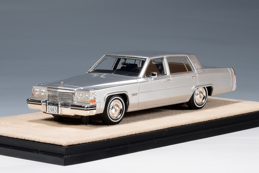 CADILLAC SEDAN DEVILLE 1983 SILVER METALLIC