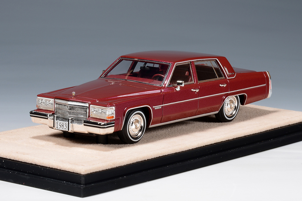CADILLAC SEDAN DEVILLE 1983 CARMINE METALLIC