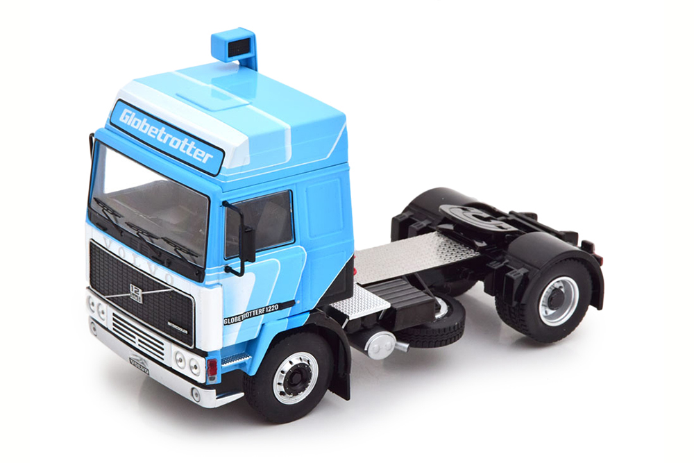 VOLVO F12 GLOBETROTTER 1981 WHITE/BLUE