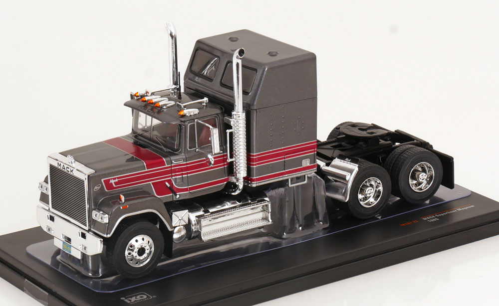 MACK SUPERLINER TOWING VEHICLE 1985 GREYMETALLIC RED