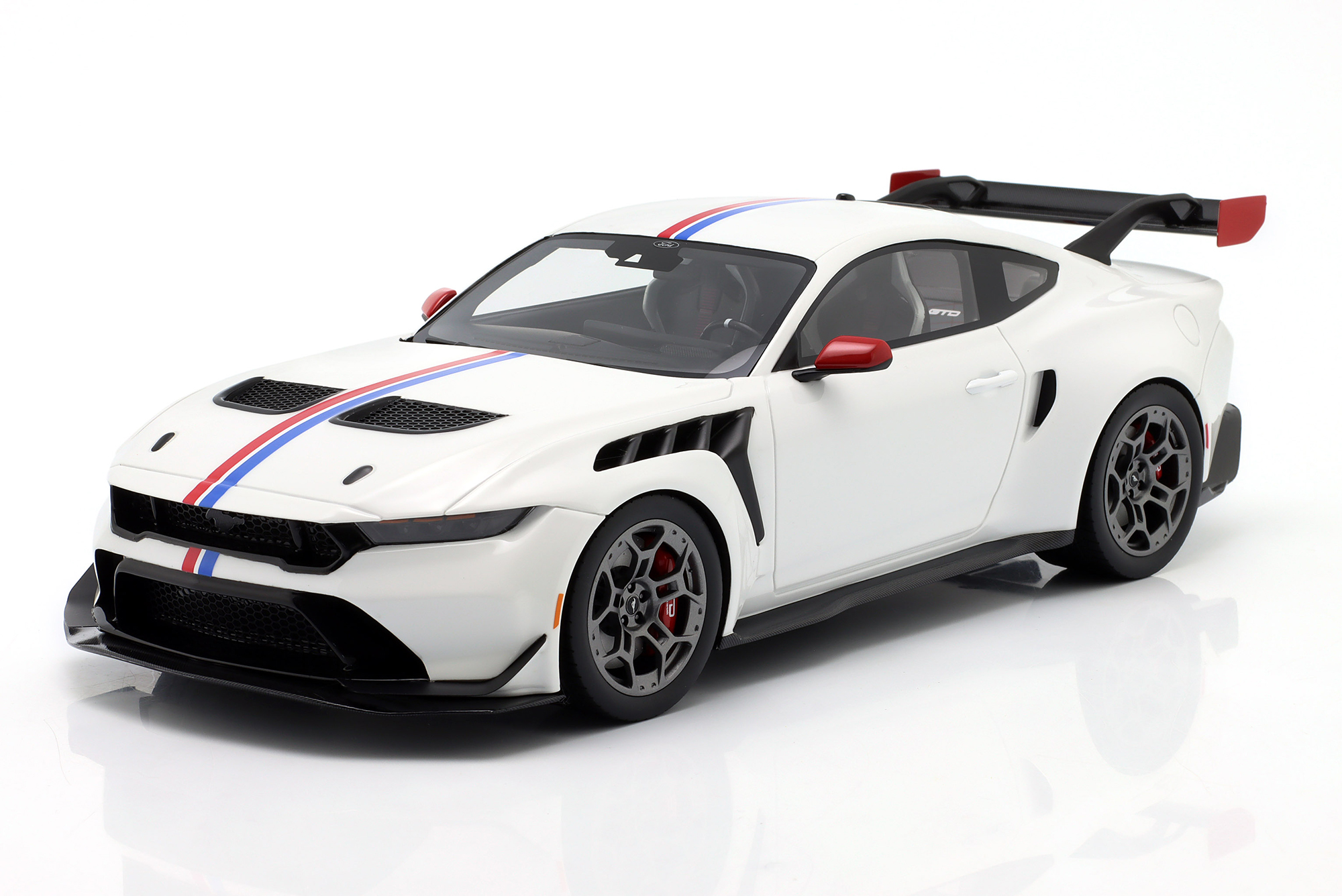 FORD MUSTANG GTD SPIRIT OF AMERICA 2025 WHITE / ФОРД МУСТАНГ ГТД СПИРИТ АМЕРИКА БЕЛЫЙ