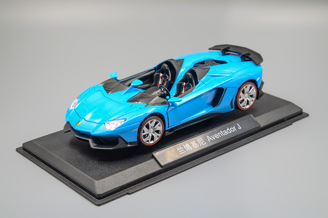 LAMBORGHINI AVENTADOR J, ГОЛУБОЙ