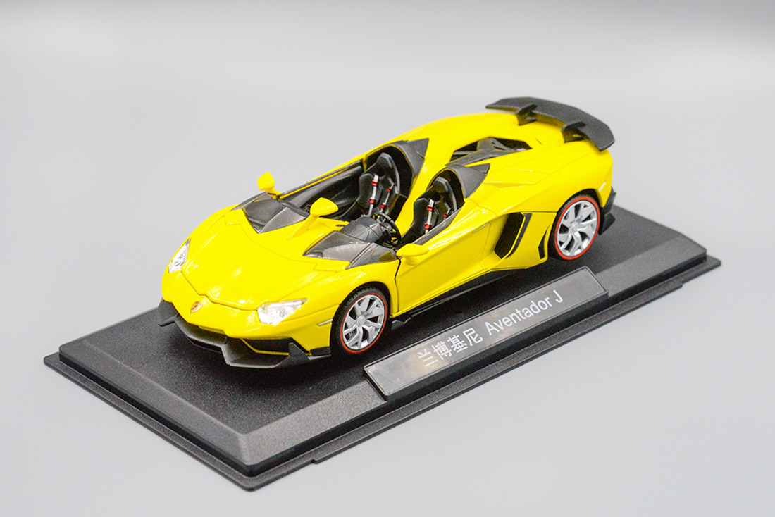 LAMBORGHINI AVENTADOR J, ЖЁЛТЫЙ