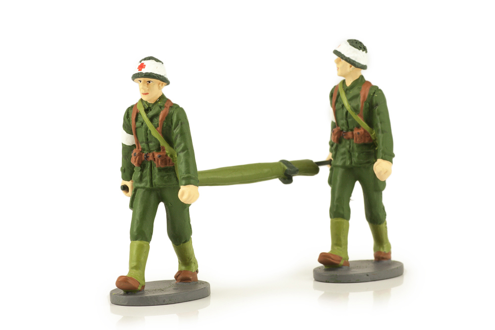 МОДЕЛЬ ФИГУРКИ FIGURINES 2 FRENCH MILITARY SANITANTS WITH STRETCHES