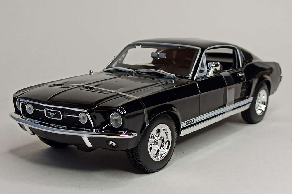 FORD MUSTANG FASTBACK 1967 BLACK MAISTO 1:18