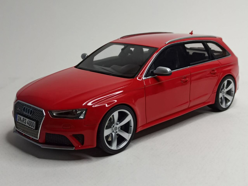 AUDI RS4 AVANT GT SPIRIT 1:18