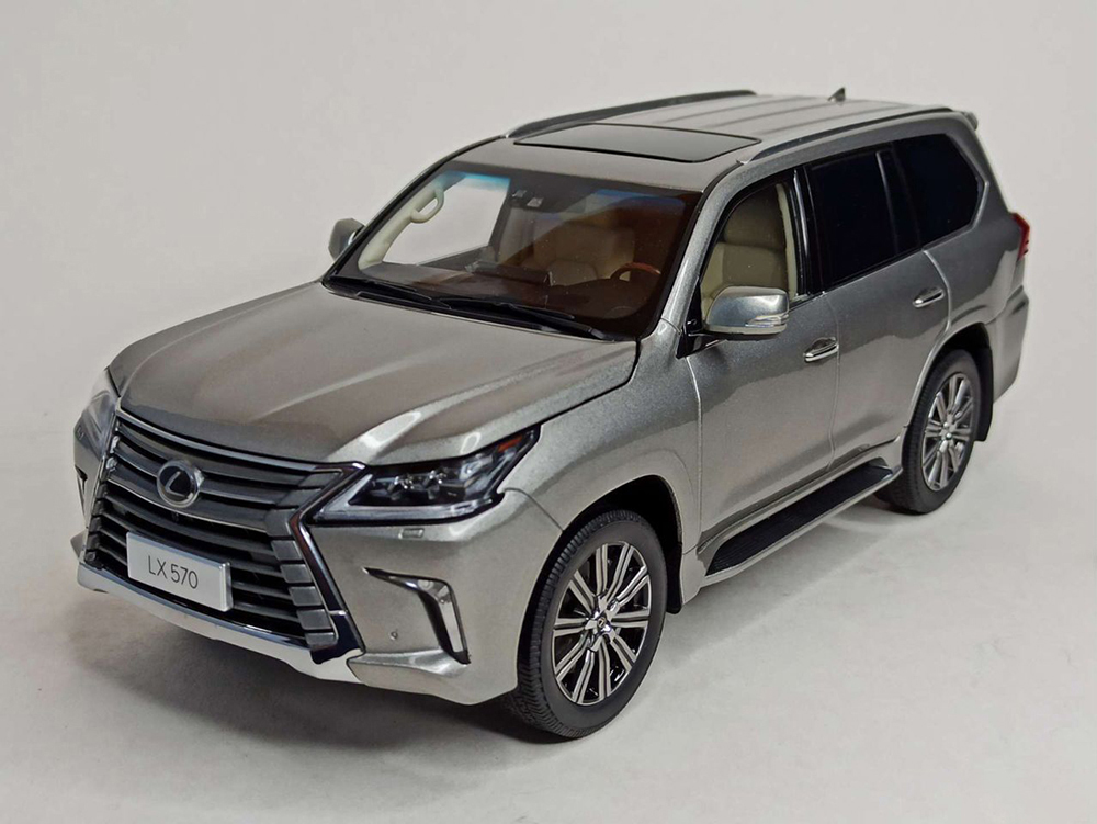LEXUS LX 570 SONIC TITANIUM 1:18 KYOSHO