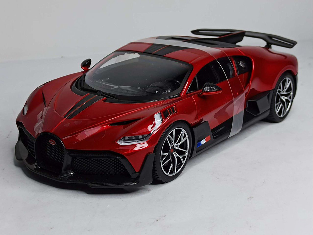 BUGATTI DIVO RED 1:18 BBURAGO