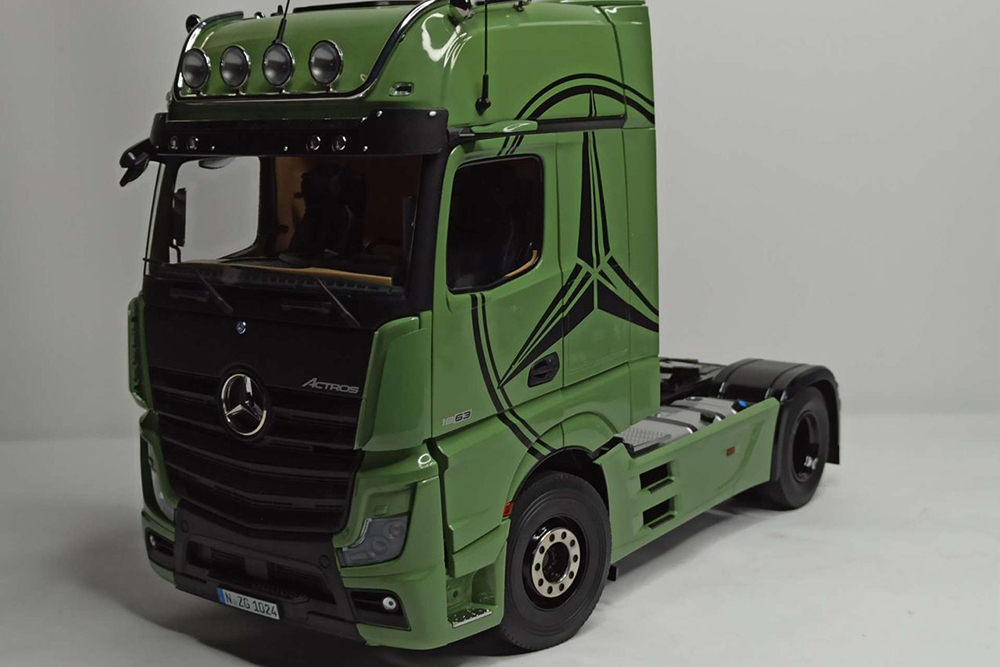 MERCEDES ACTROS GIGASPACE 4X2 2018 NZG 1:18