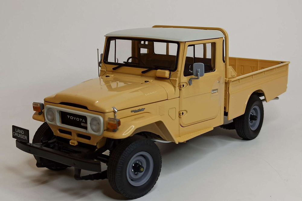 TOYOTA LAND CRUISER 40 PICKUP 1:18 KYOSHO