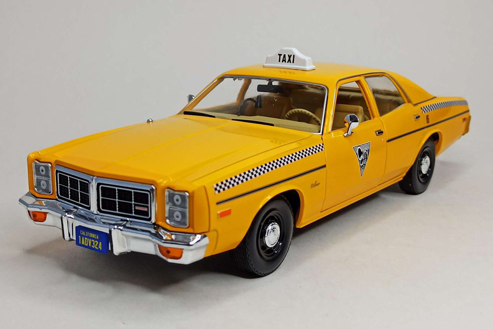 DODGE MONACO TAXI CITY CAB GREENLIGHT 1:18