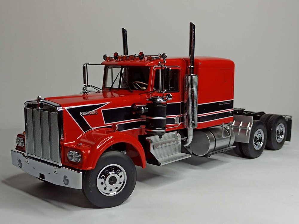 KENWORTH W900 TRUCK ТЯГАЧ 1:18 ROAD KINGS