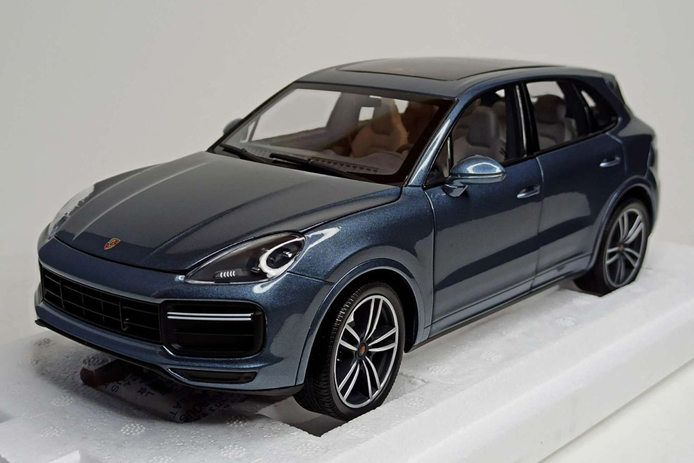 PORSCHE CAYENNE TURBO S 2017 MINICHAMPS 1:18