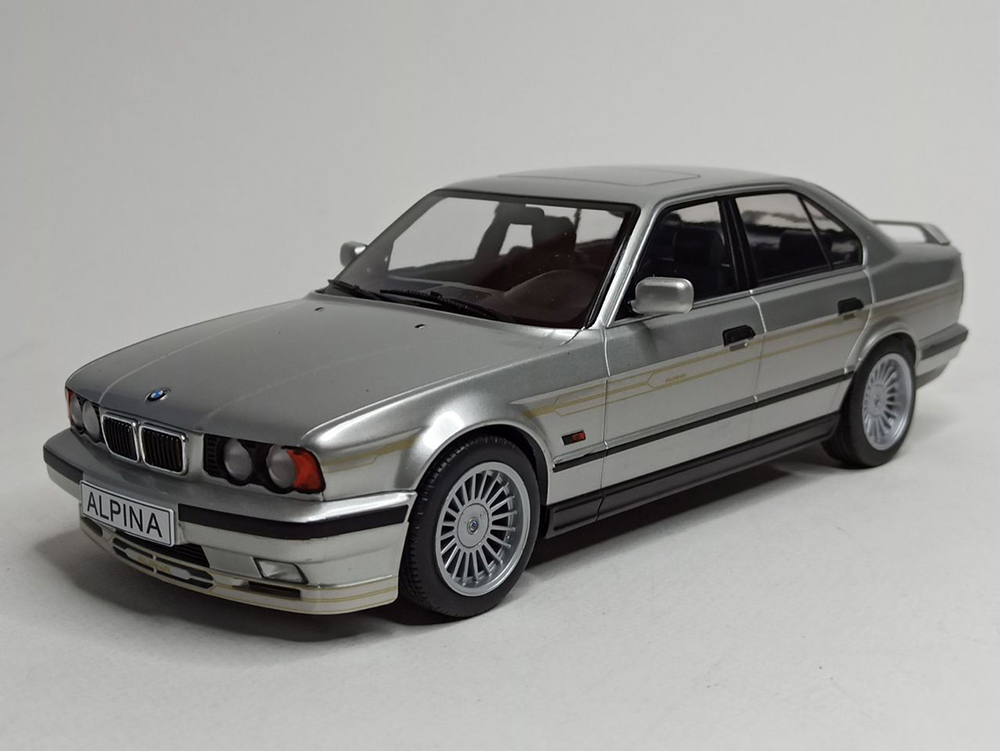 BMW ALPINA B10 4,8 (E34) SILVER 1:18 MCG