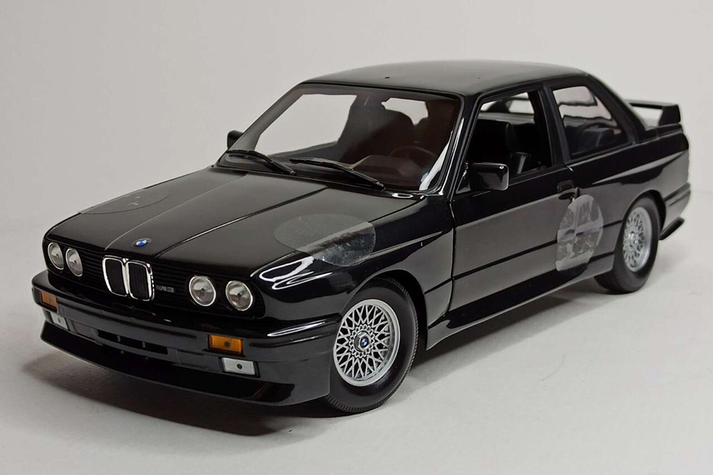 BMW M3 (E30) STREET BLACK 1987 MINICHAMPS 1:18