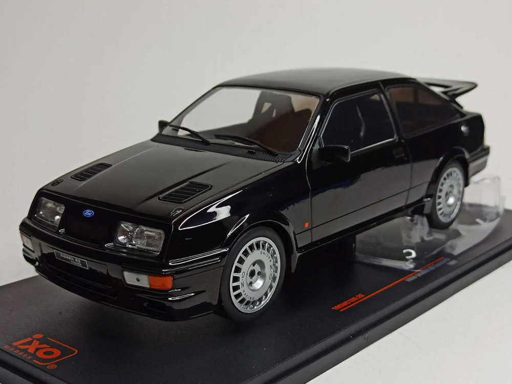 FORD SIERRA COSWORTH BLACK 1:18 IXO