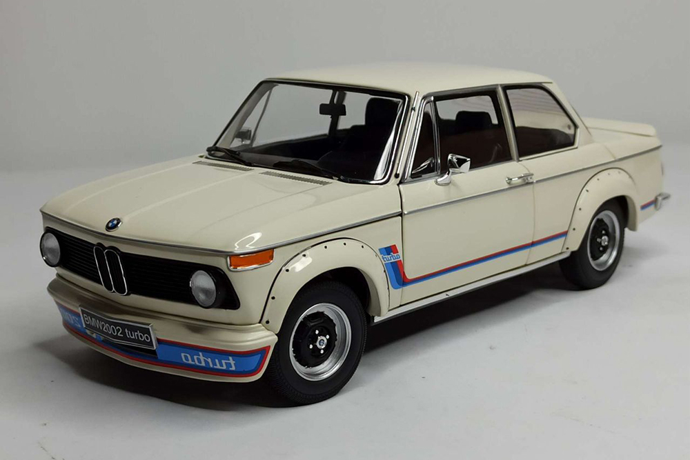 BMW 2002 TURBO WHITE 1:18 KYOSHO