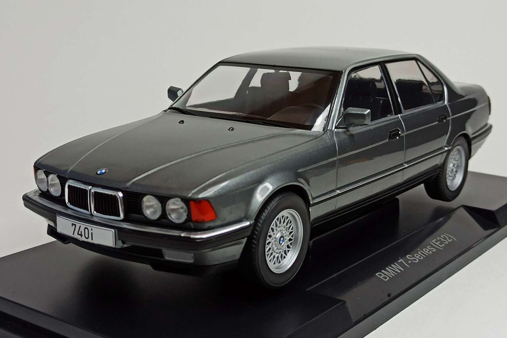BMW 740I (E32) 7 SERIES 1:18 MCG