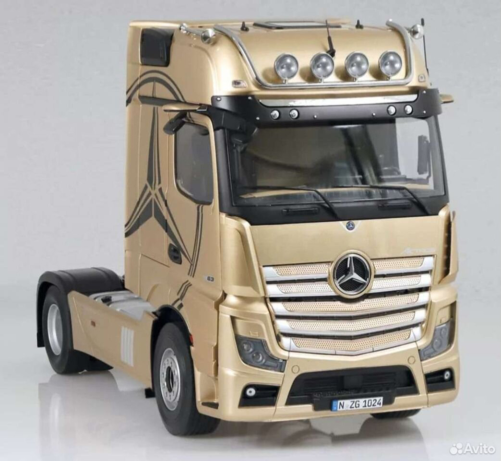MERCEDES ACTROS GIGASPACE 4X2,CHAMPAGNE 1:18