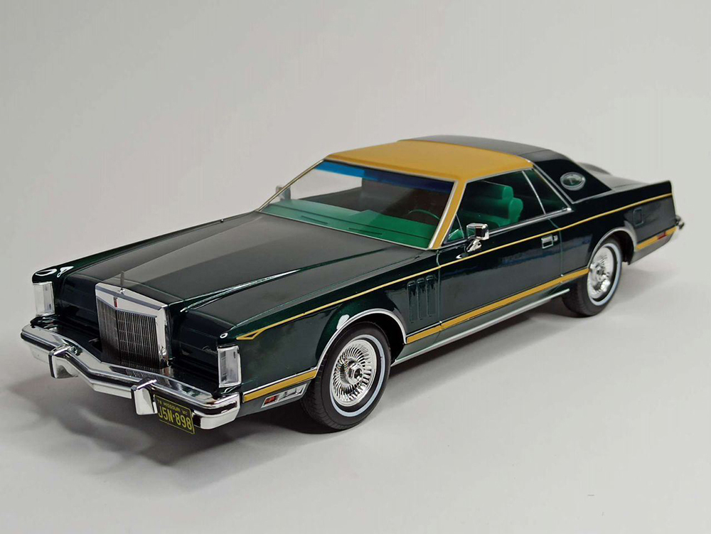 LINCOLN CONTINENTAL MARK V 1977 GREEN 1:18 MCG