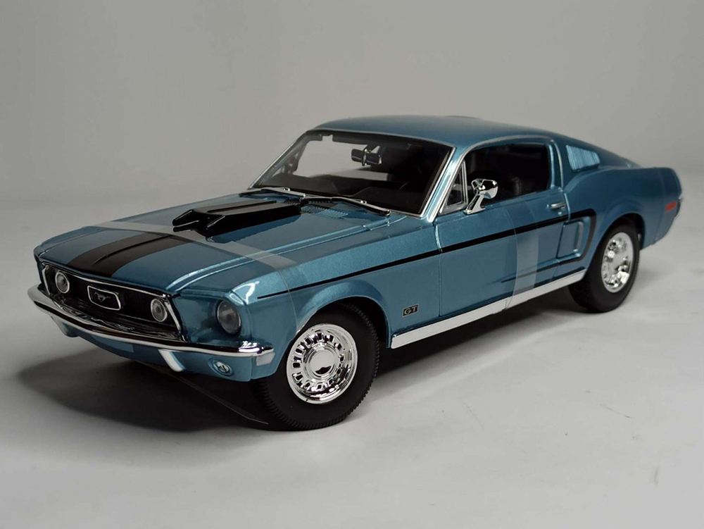 FORD MUSTANG GT COBRA 1:18 MAISTO
