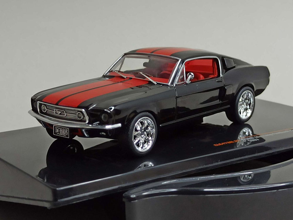 FORD MUSTANG FASTBACK 1967 IXO 1:43
