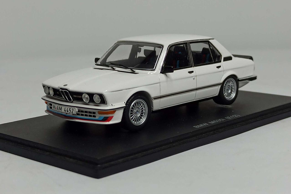 BMW M535 (E12) 1:43 SPARK