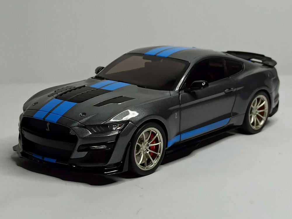 FORD SHELBY GT 500 KR MUSTANG 1:18 SOLIDO