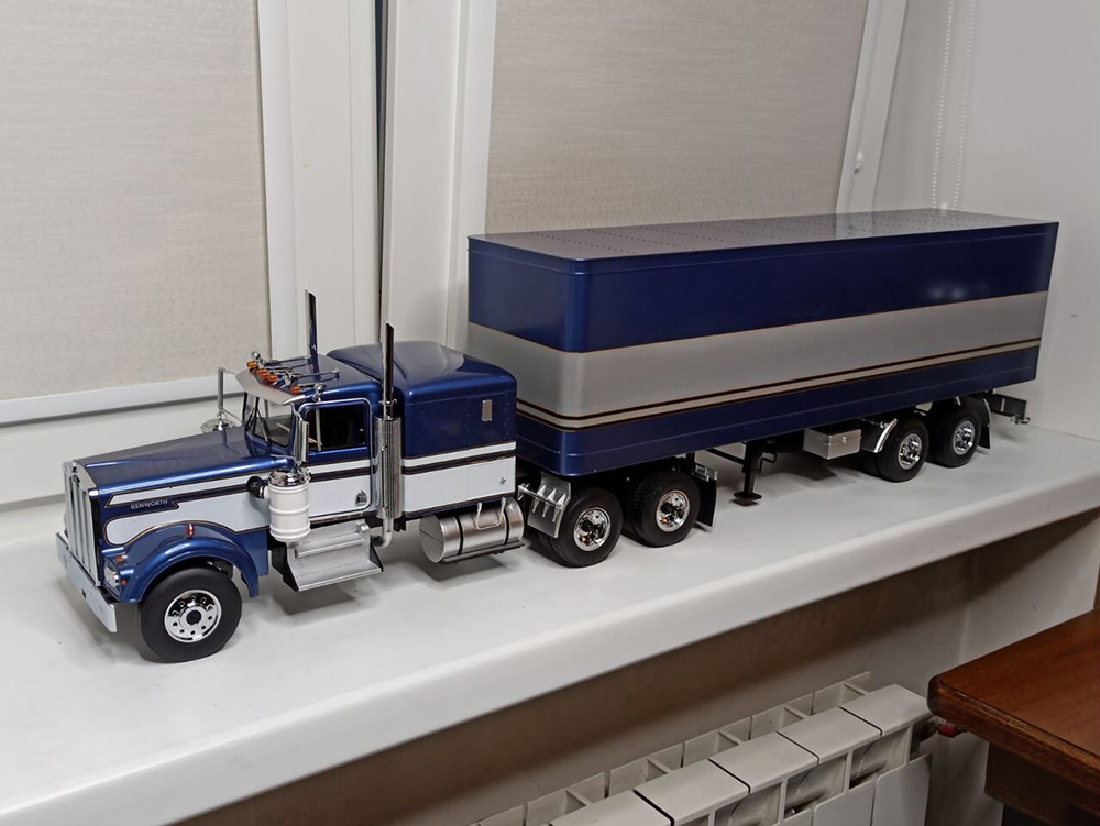 KENWORTH W900 + ПРИЦЕП (ФУРА) 1:18