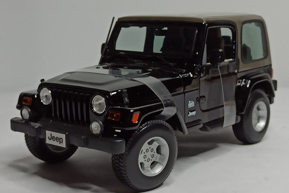 JEEP WRANGLER SAHARA BLACK 1:18 MAISTO
