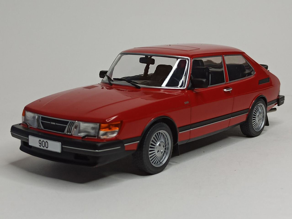 SAAB 900 TURBO RED 1:18 MCG