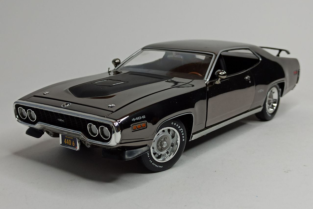 PLYMOUTH GTX 440 (1971) ERTL (AUTOWORLD) 1:18