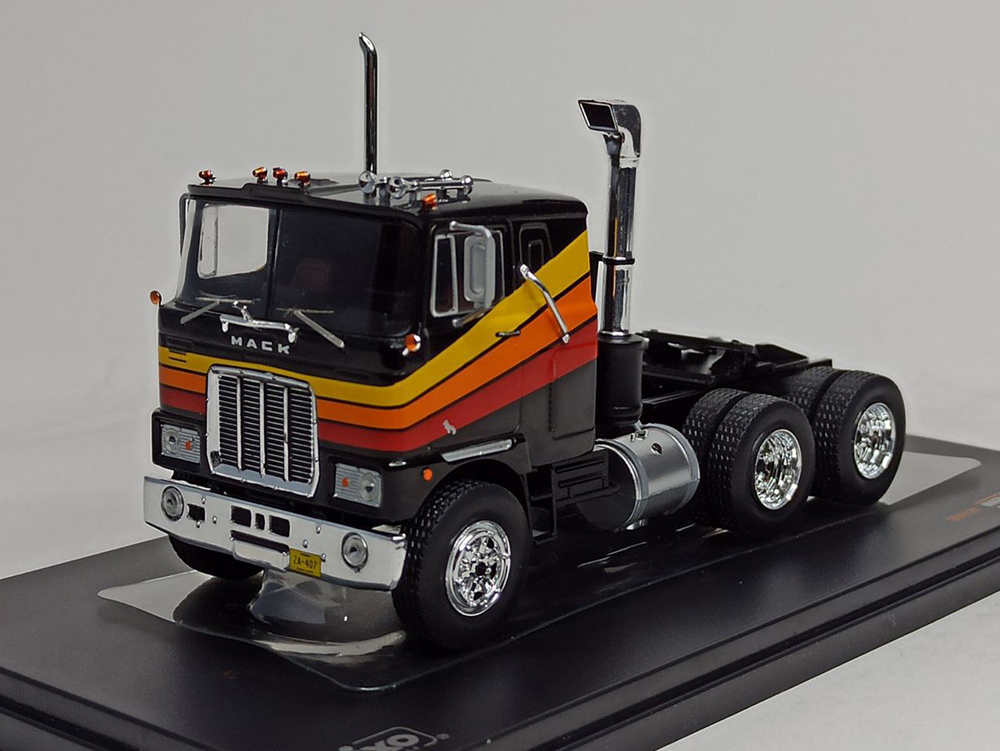 MACK SERIE F-1977 IXO 1:43