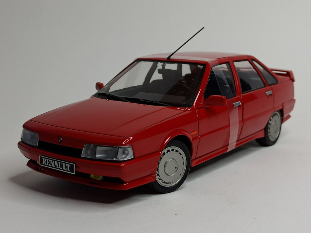 RENAULT 21 MK1 TURBO 1988 RED 1:18 SOLIDO