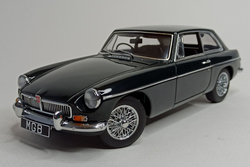 MGB GT COUPE MK 2 GREEN 1:18 AUTOART
