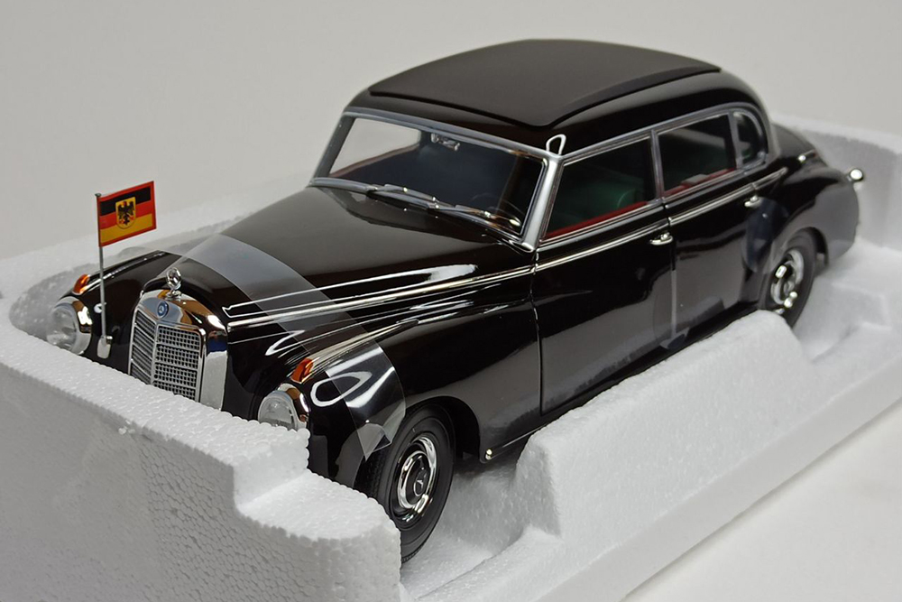 MERCEDES 300 1955 ADENAUER 1:18 NOREV