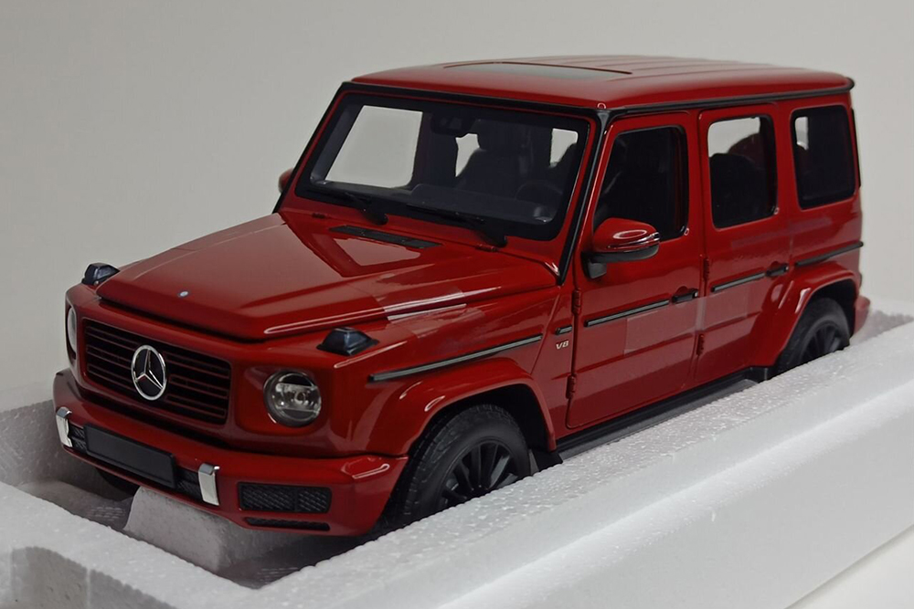 MERCEDES G-CLASS 2020 RED 1:18 MINICHAMPS