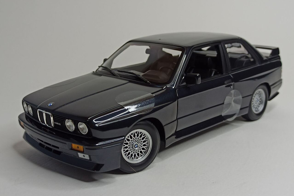 BMW M3 E30 STREET EVO BLUE 1:18 MINICHAMPS