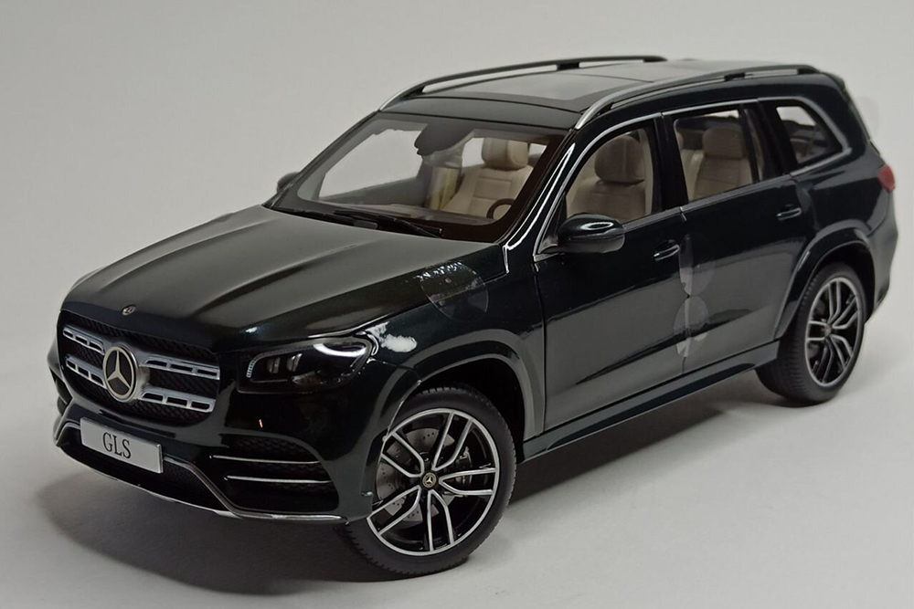 MERCEDES GLS GREEN 1:18 ДИЛЕРСКИЙ