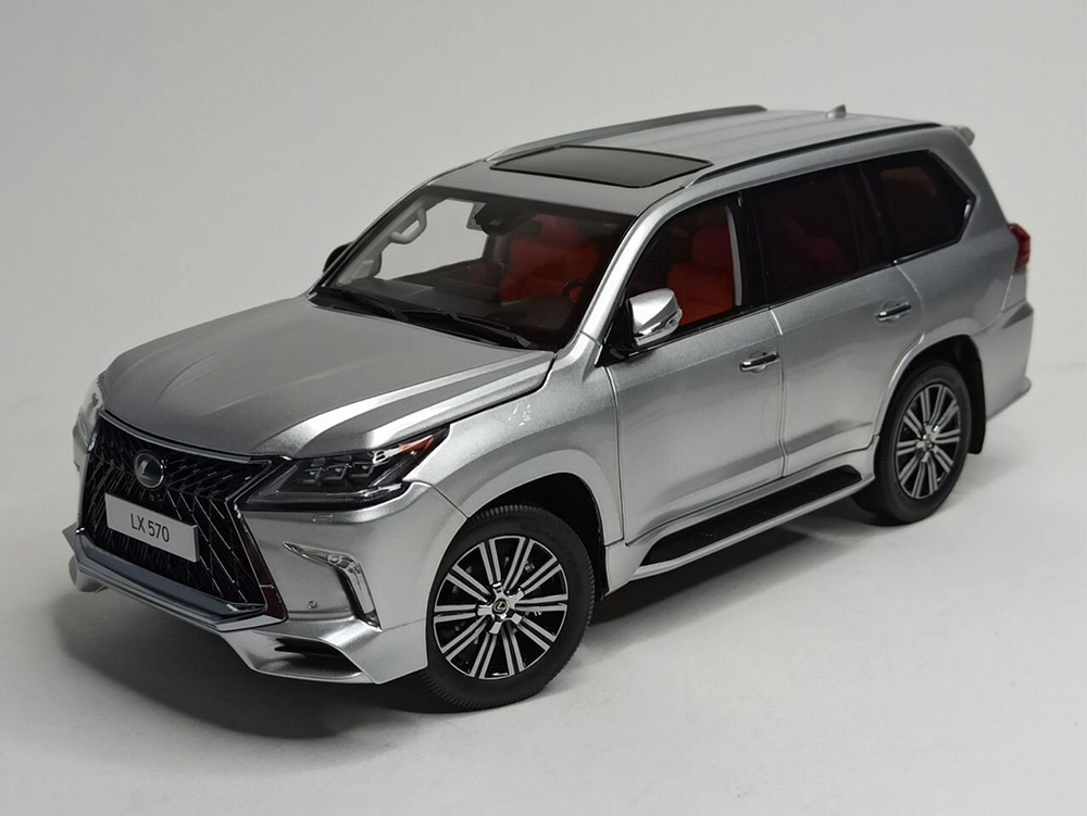 LEXUS LX 570 SILVER 1:18 LCD