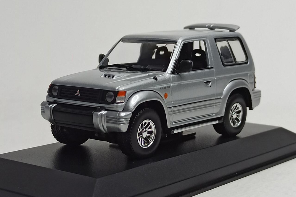 MITSUBISHI PAJERO 1:43 MAXICHAMPS